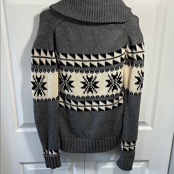 TNA Gray and Cream Sweater - Picture 5 of 8